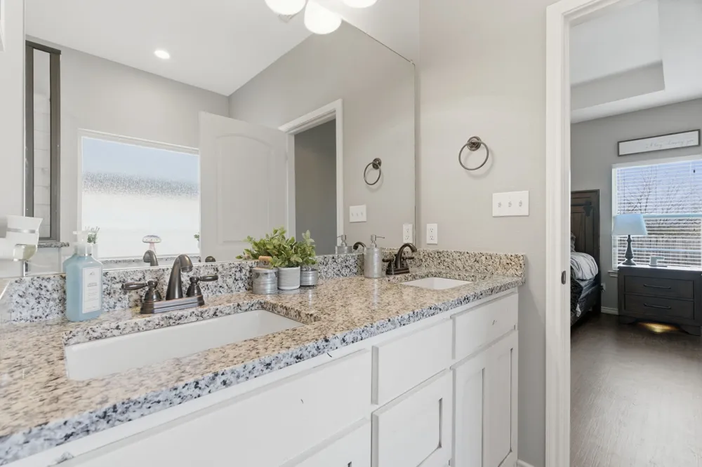 711 Hadley Lane Valley View, TX 76272