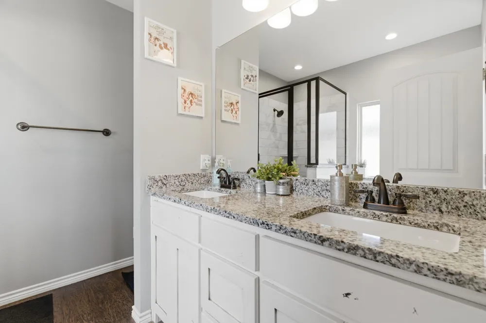 711 Hadley Lane Valley View, TX 76272