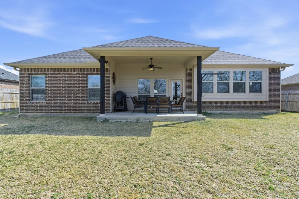 711 Hadley Lane Valley View, TX 76272