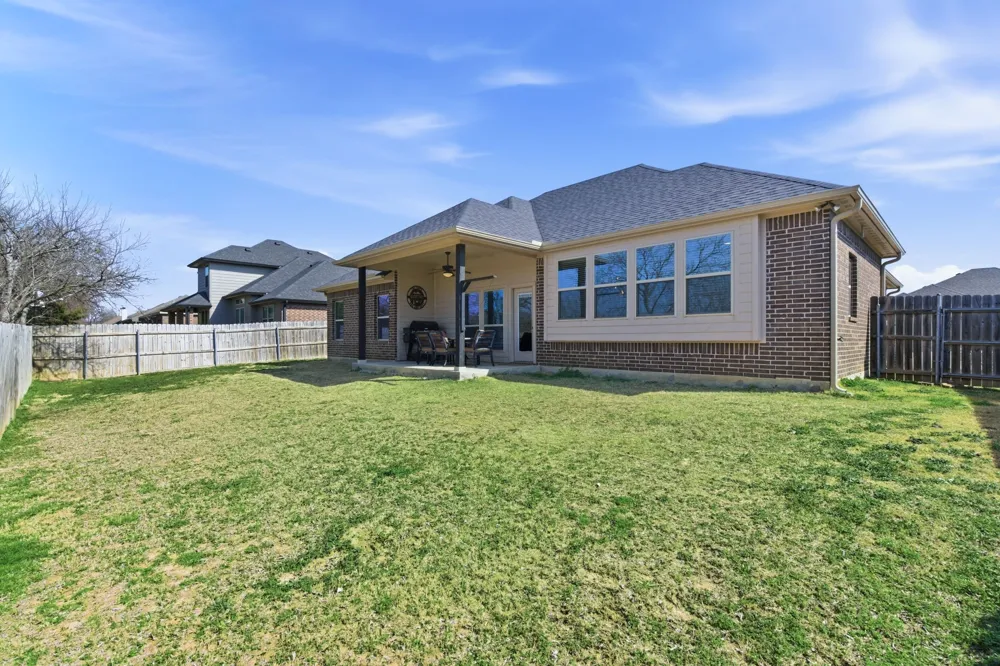 711 Hadley Lane Valley View, TX 76272