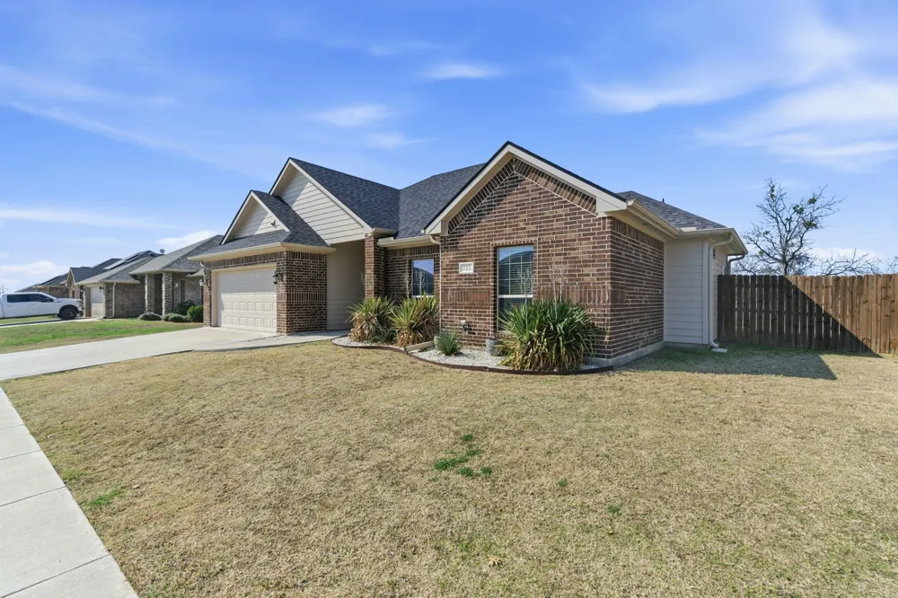 711 Hadley Lane Valley View, TX 76272
