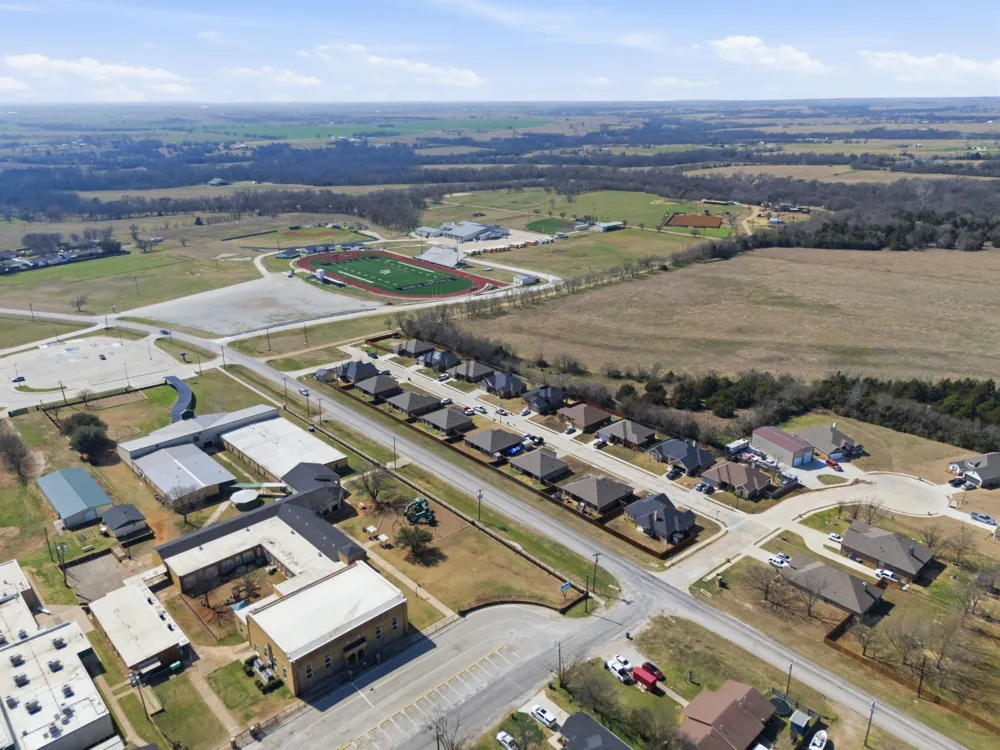 711 Hadley Lane Valley View, TX 76272