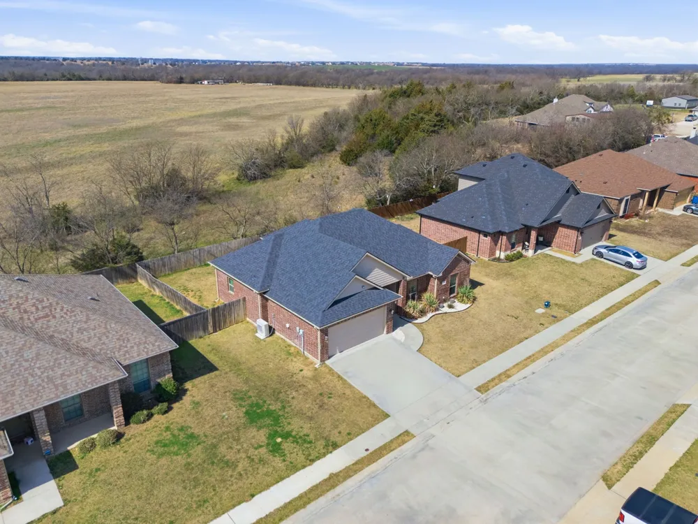 711 Hadley Lane Valley View, TX 76272