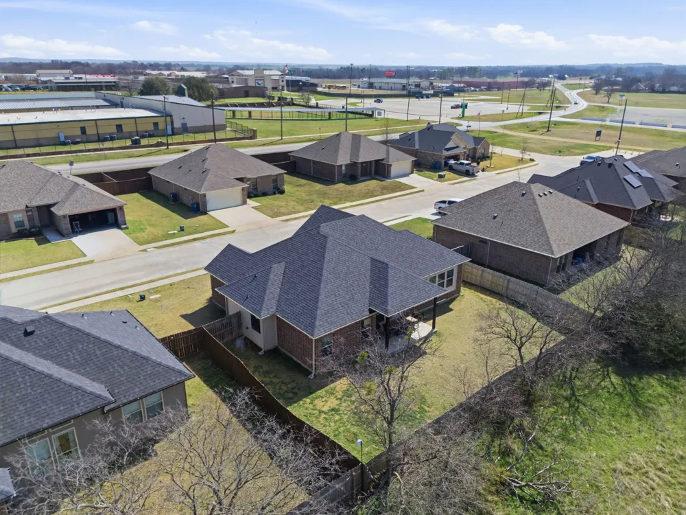 711 Hadley Lane Valley View, TX 76272