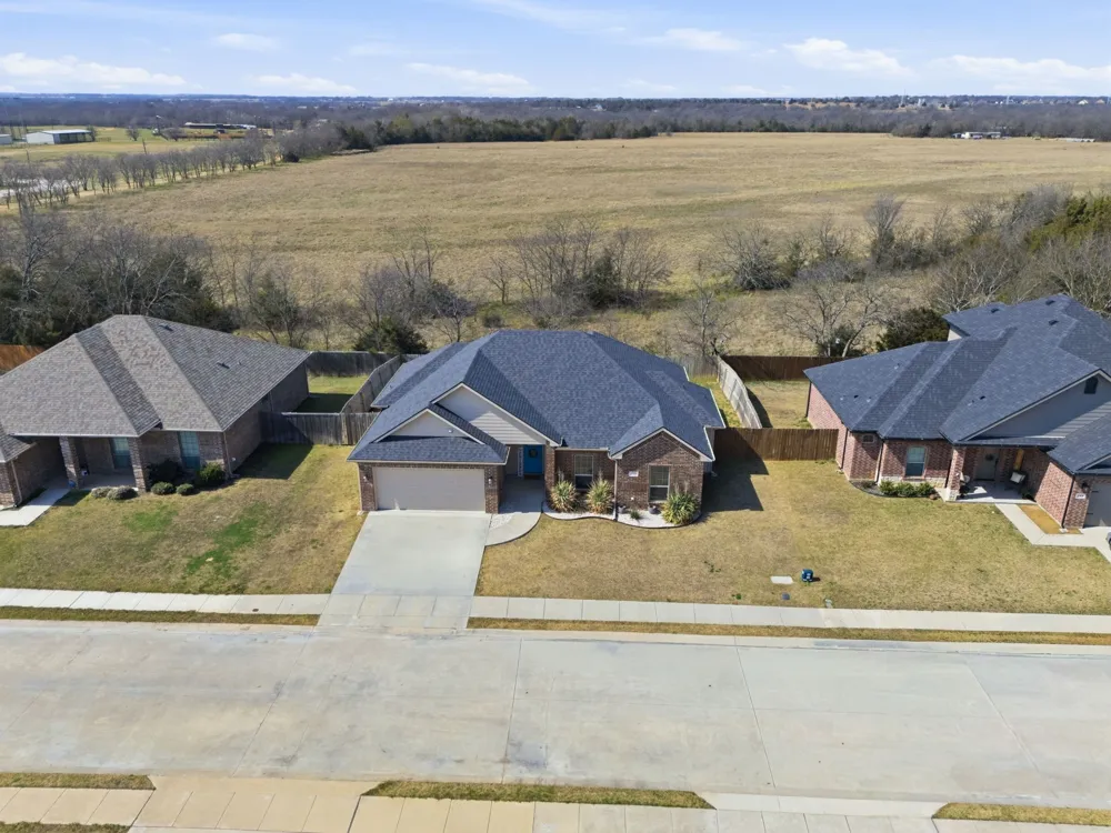 711 Hadley Lane Valley View, TX 76272