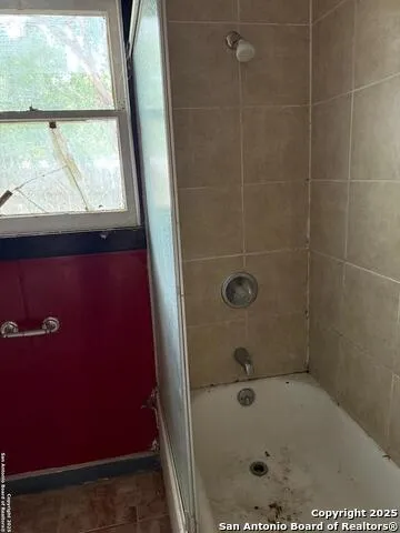 1210 King David Dr Three Rivers, TX 78071