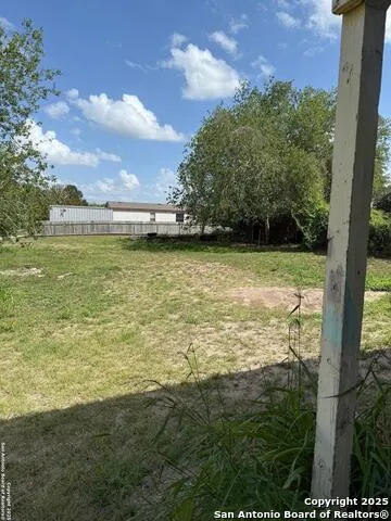 1210 King David Dr Three Rivers, TX 78071