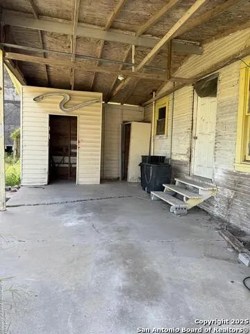 1210 King David Dr Three Rivers, TX 78071