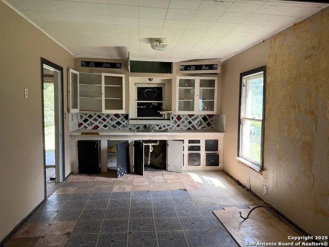 1210 King David Dr Three Rivers, TX 78071