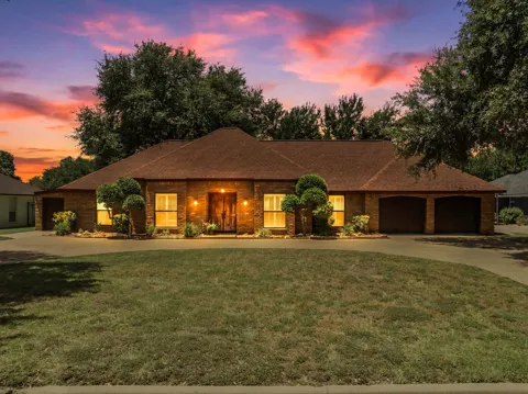 9208 Country Lake Drive