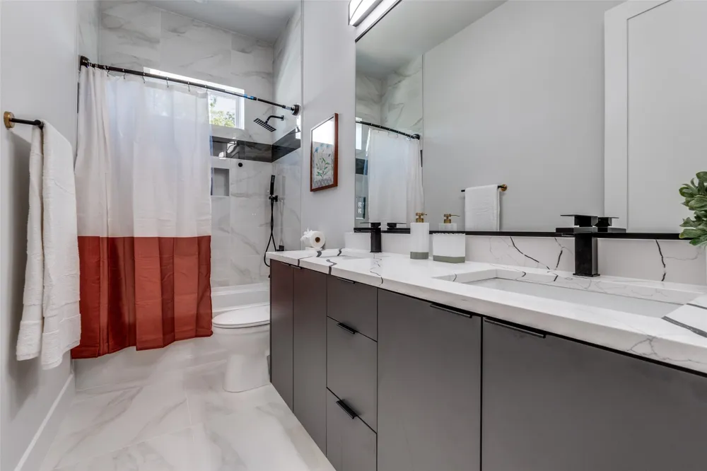 809 Bayonne Street Dallas, TX 75212