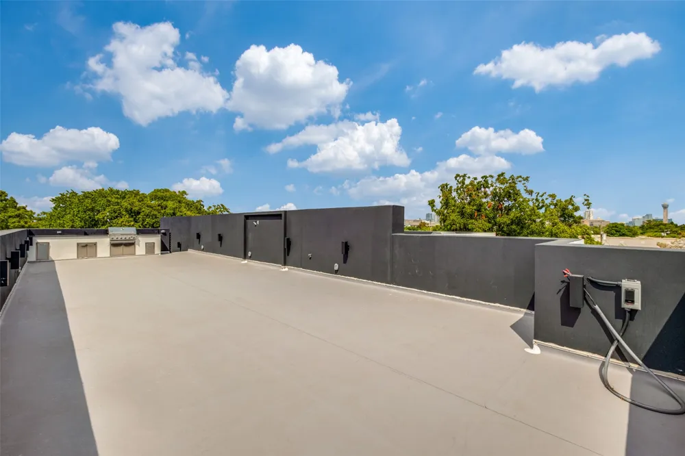 809 Bayonne Street Dallas, TX 75212