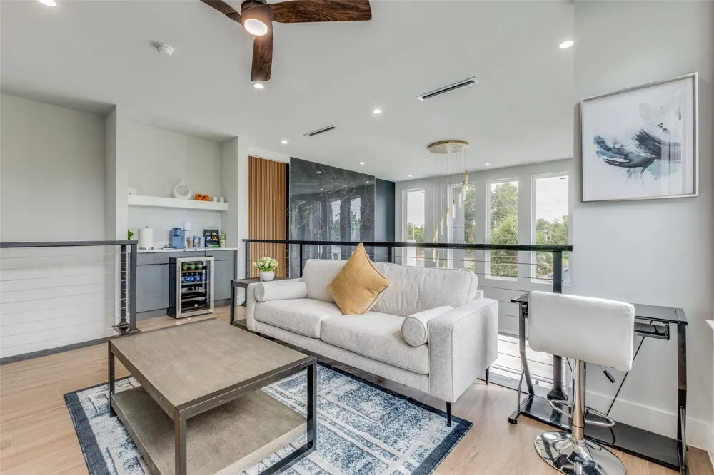 809 Bayonne Street Dallas, TX 75212