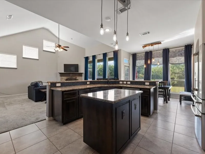 654 Plum Drive Burleson, TX 76028