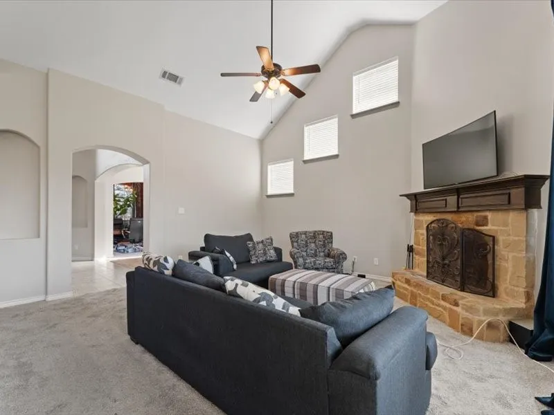 654 Plum Drive Burleson, TX 76028