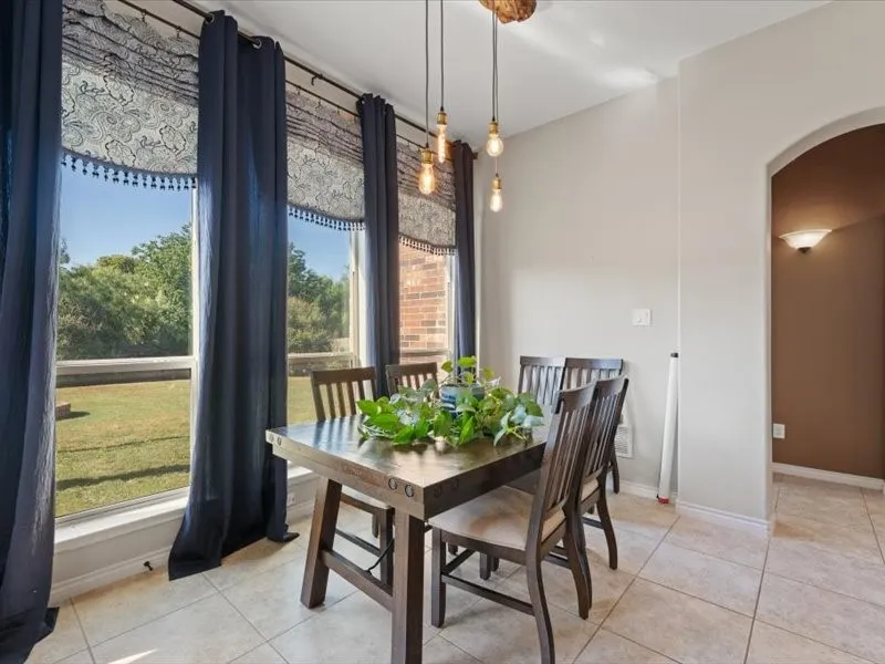 654 Plum Drive Burleson, TX 76028