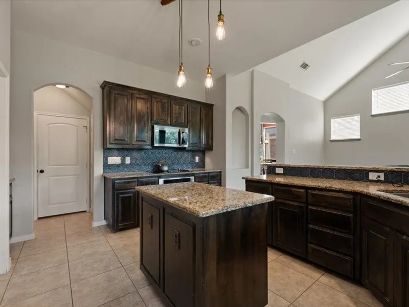 654 Plum Drive Burleson, TX 76028