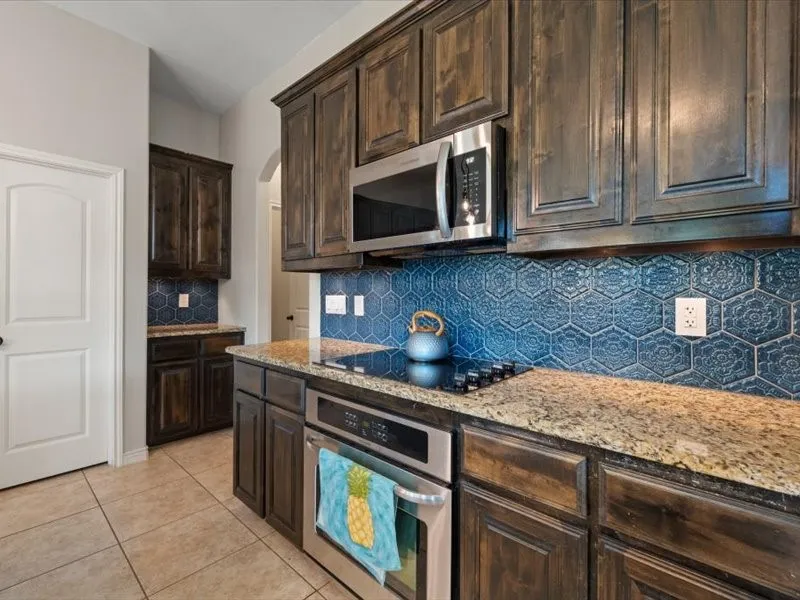 654 Plum Drive Burleson, TX 76028