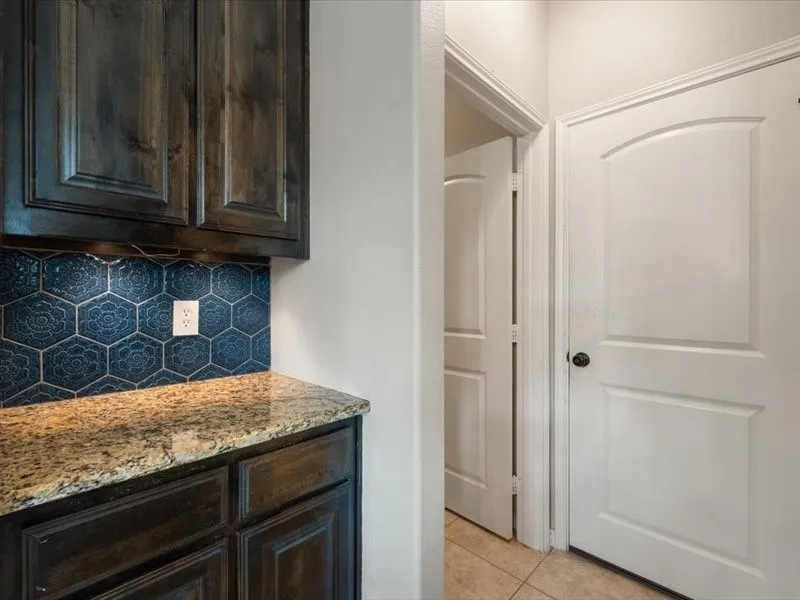 654 Plum Drive Burleson, TX 76028
