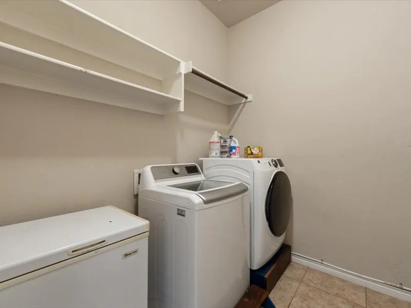 654 Plum Drive Burleson, TX 76028