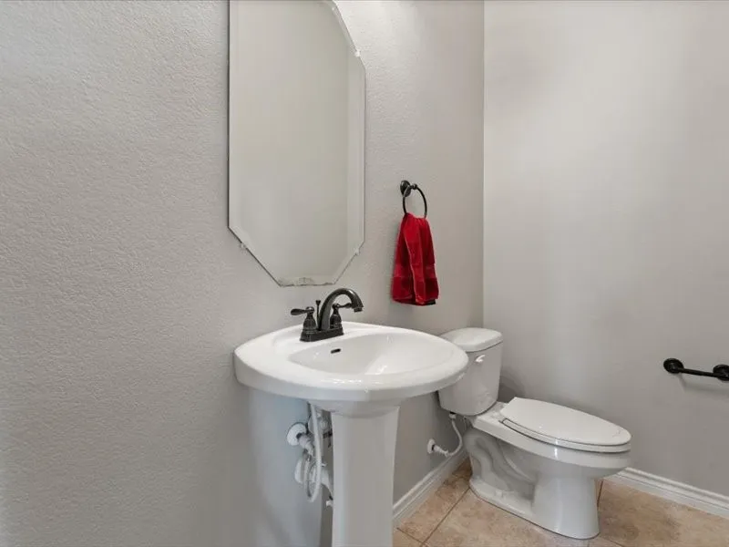 654 Plum Drive Burleson, TX 76028