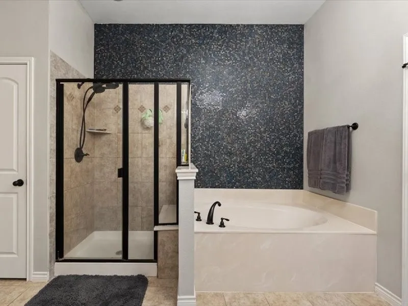654 Plum Drive Burleson, TX 76028