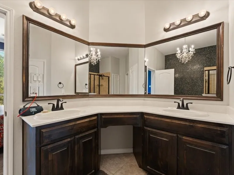 654 Plum Drive Burleson, TX 76028