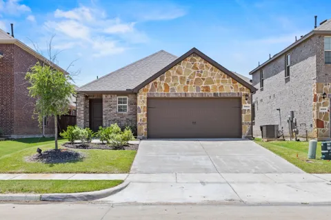 3921 Oak Creek Circle
