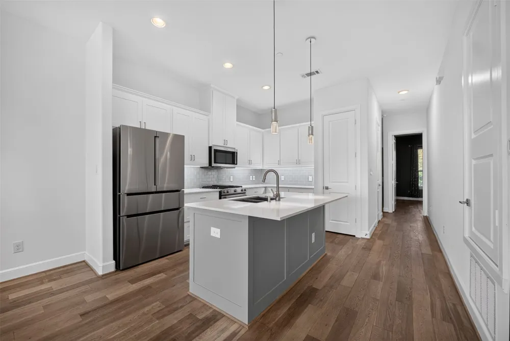 5015 Meridian Lane #2102 Addison, TX 75001