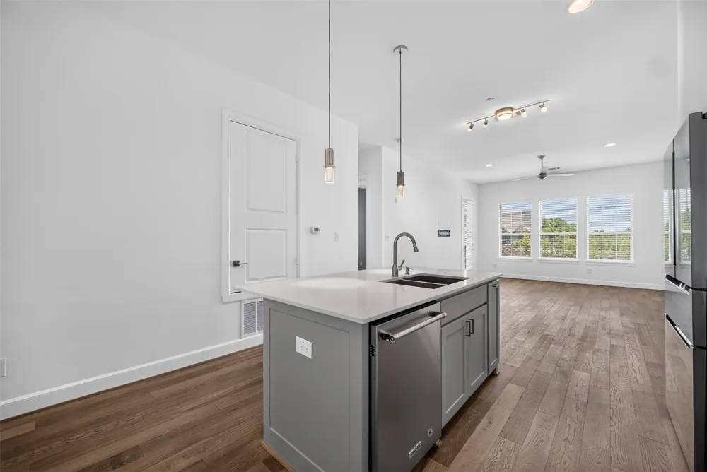 5015 Meridian Lane #2102 Addison, TX 75001