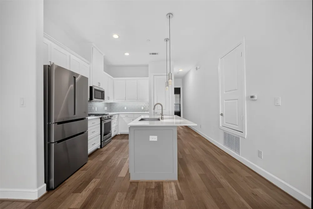 5015 Meridian Lane #2102 Addison, TX 75001