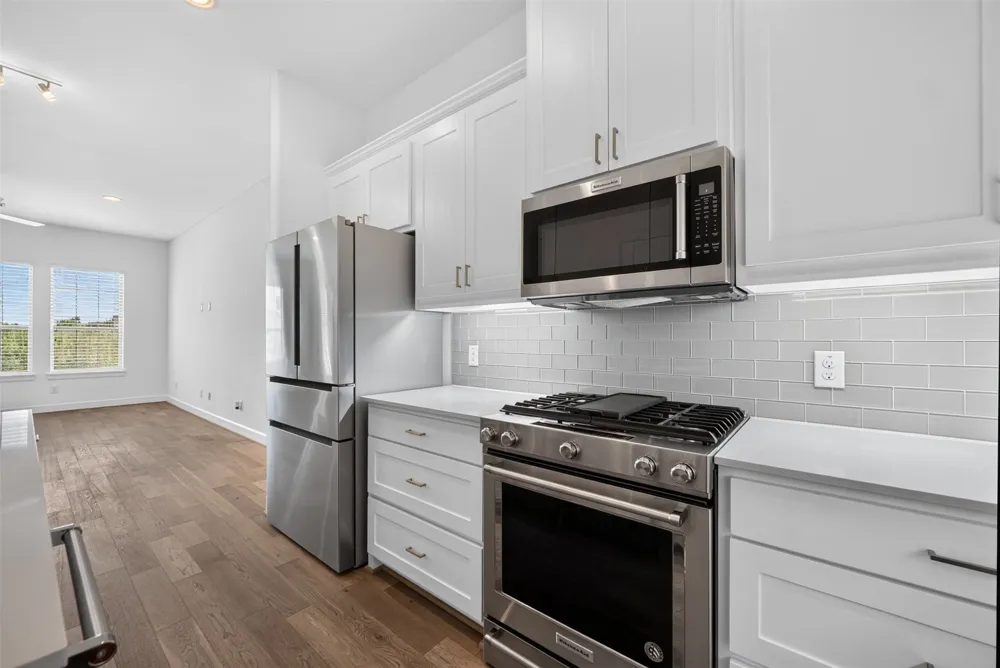 5015 Meridian Lane #2102 Addison, TX 75001