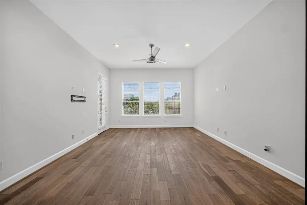5015 Meridian Lane #2102 Addison, TX 75001