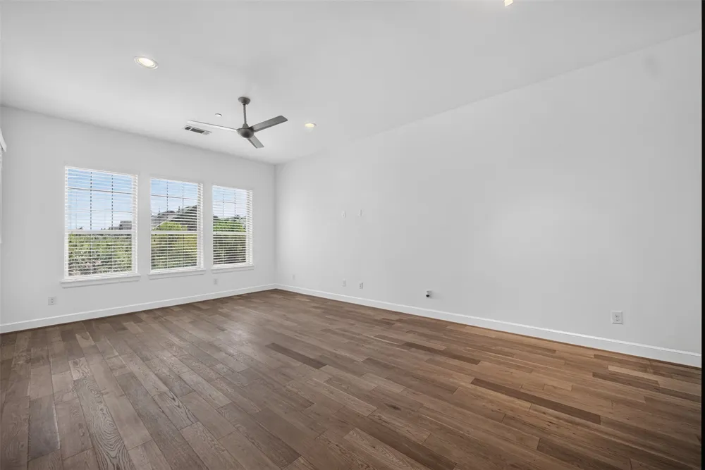 5015 Meridian Lane #2102 Addison, TX 75001