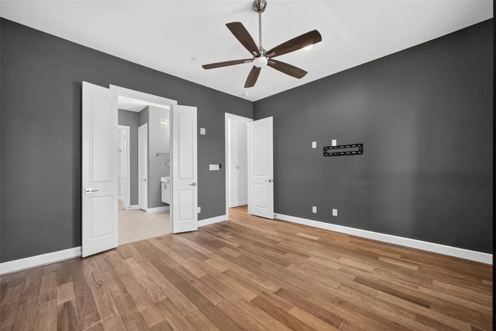 5015 Meridian Lane #2102 Addison, TX 75001