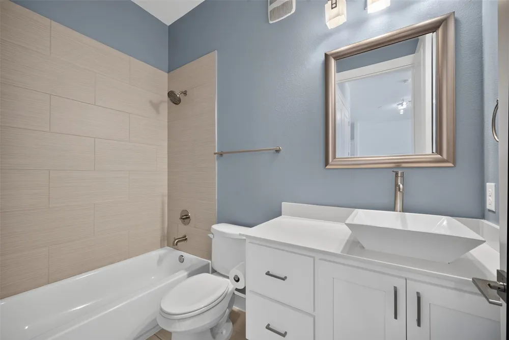 5015 Meridian Lane #2102 Addison, TX 75001