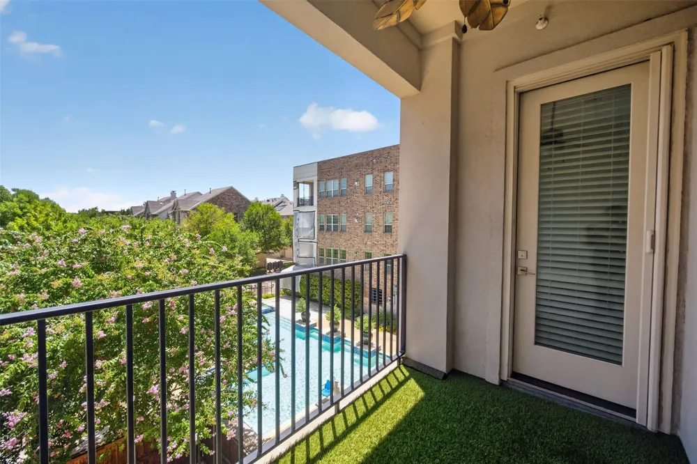 5015 Meridian Lane #2102 Addison, TX 75001