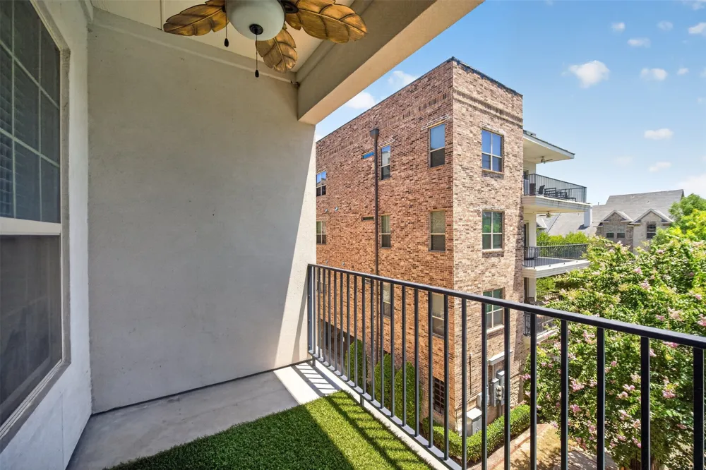 5015 Meridian Lane #2102 Addison, TX 75001