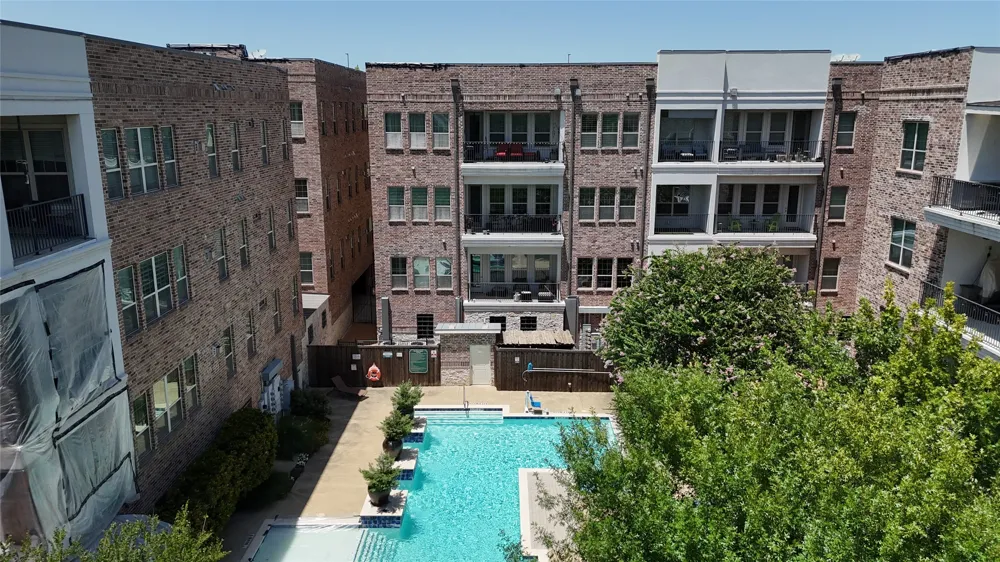 5015 Meridian Lane #2102 Addison, TX 75001