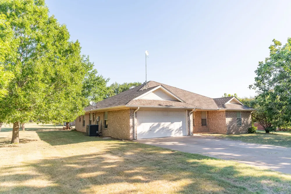 1193 County Road 318 Glen Rose, TX 76043