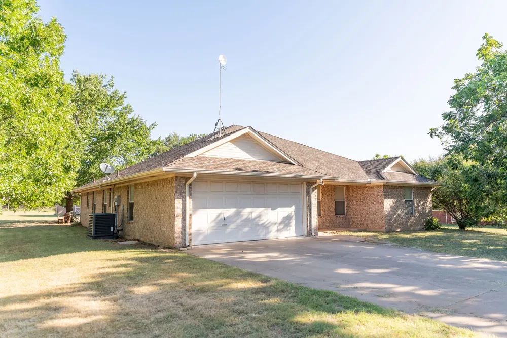 1193 County Road 318 Glen Rose, TX 76043