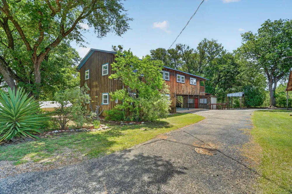 418 County Road 1627 Clifton, TX 76634