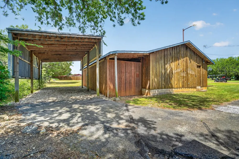 418 County Road 1627 Clifton, TX 76634