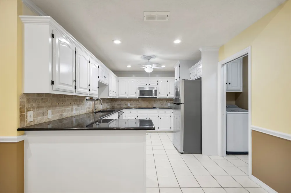 121 Crestview Street Chandler, TX 75758