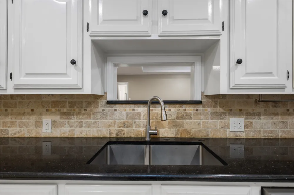 121 Crestview Street Chandler, TX 75758