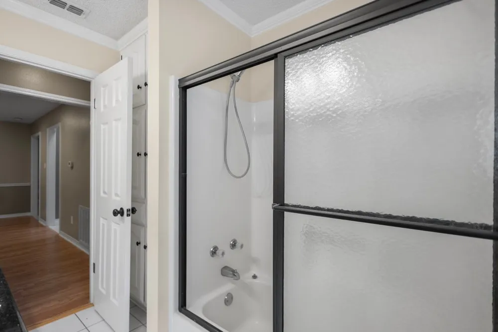 121 Crestview Street Chandler, TX 75758
