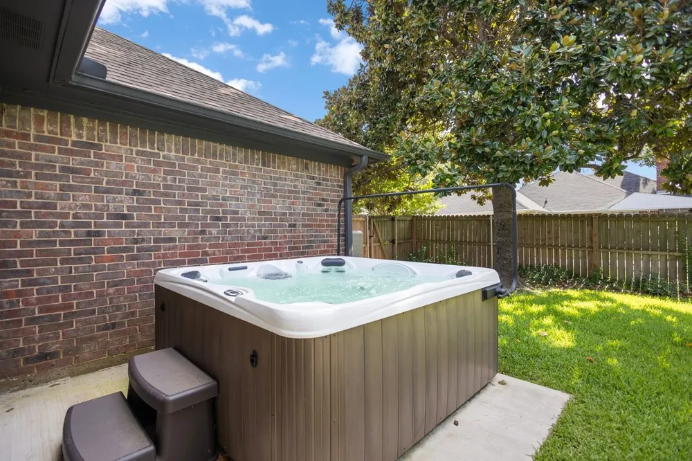 121 Crestview Street Chandler, TX 75758