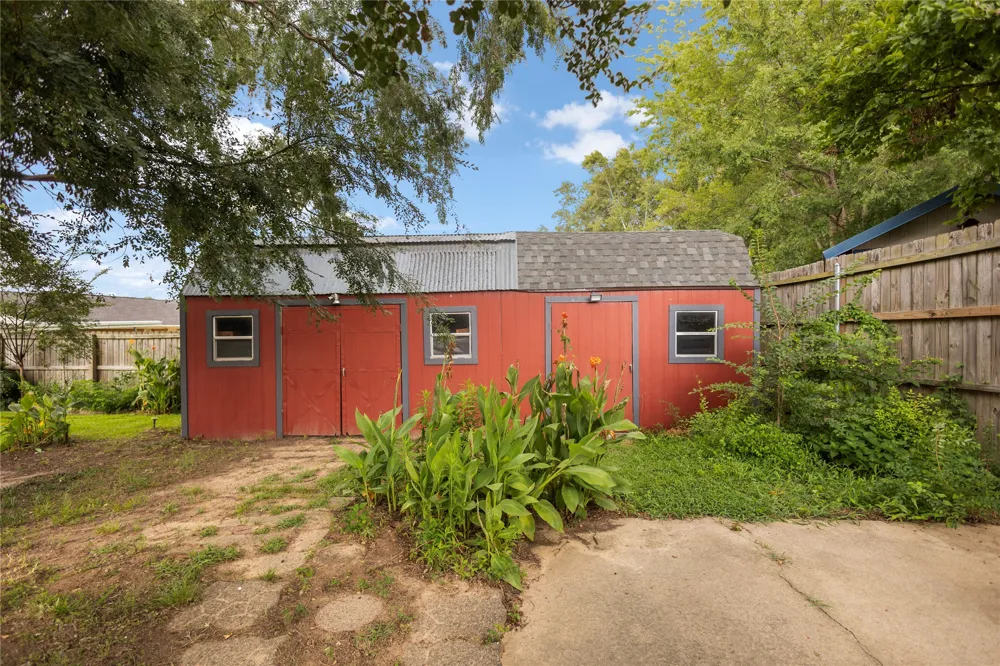 121 Crestview Street Chandler, TX 75758