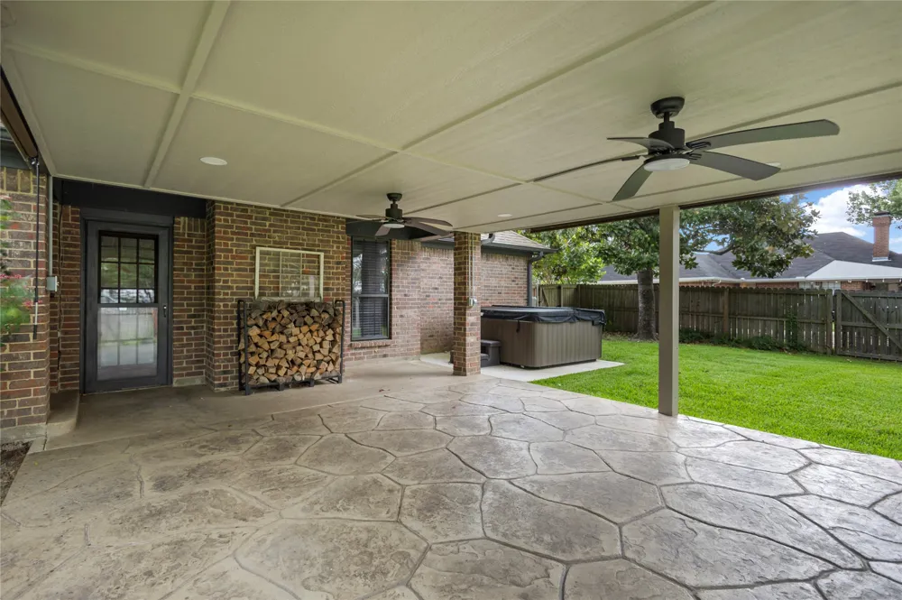 121 Crestview Street Chandler, TX 75758
