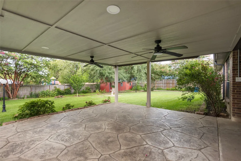 121 Crestview Street Chandler, TX 75758